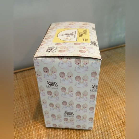 Precious Moments "Believe the Impossible" 109847 Exclusive Figurine new in box - Picture 4 of 11